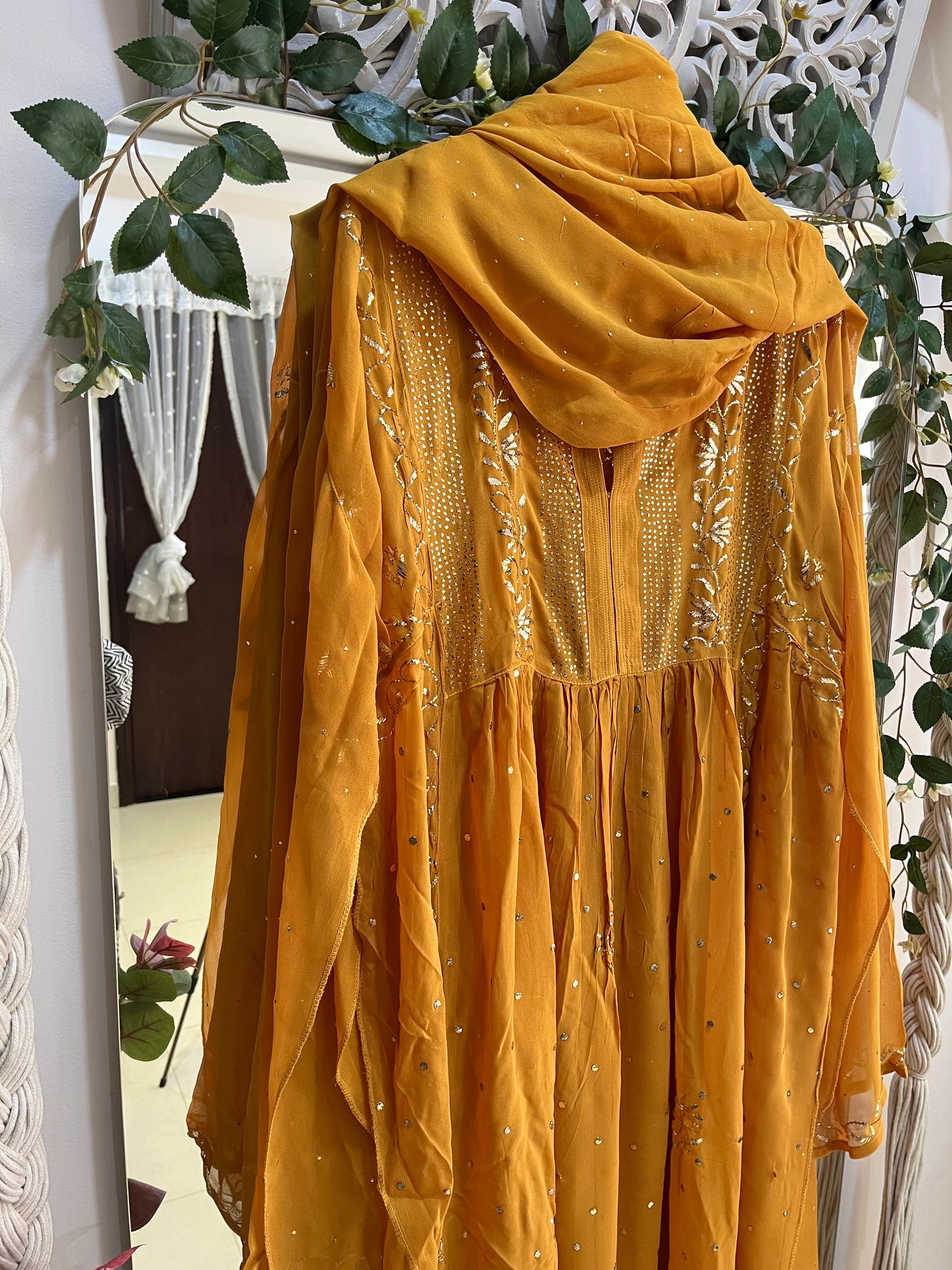Jannat mukaish suit set