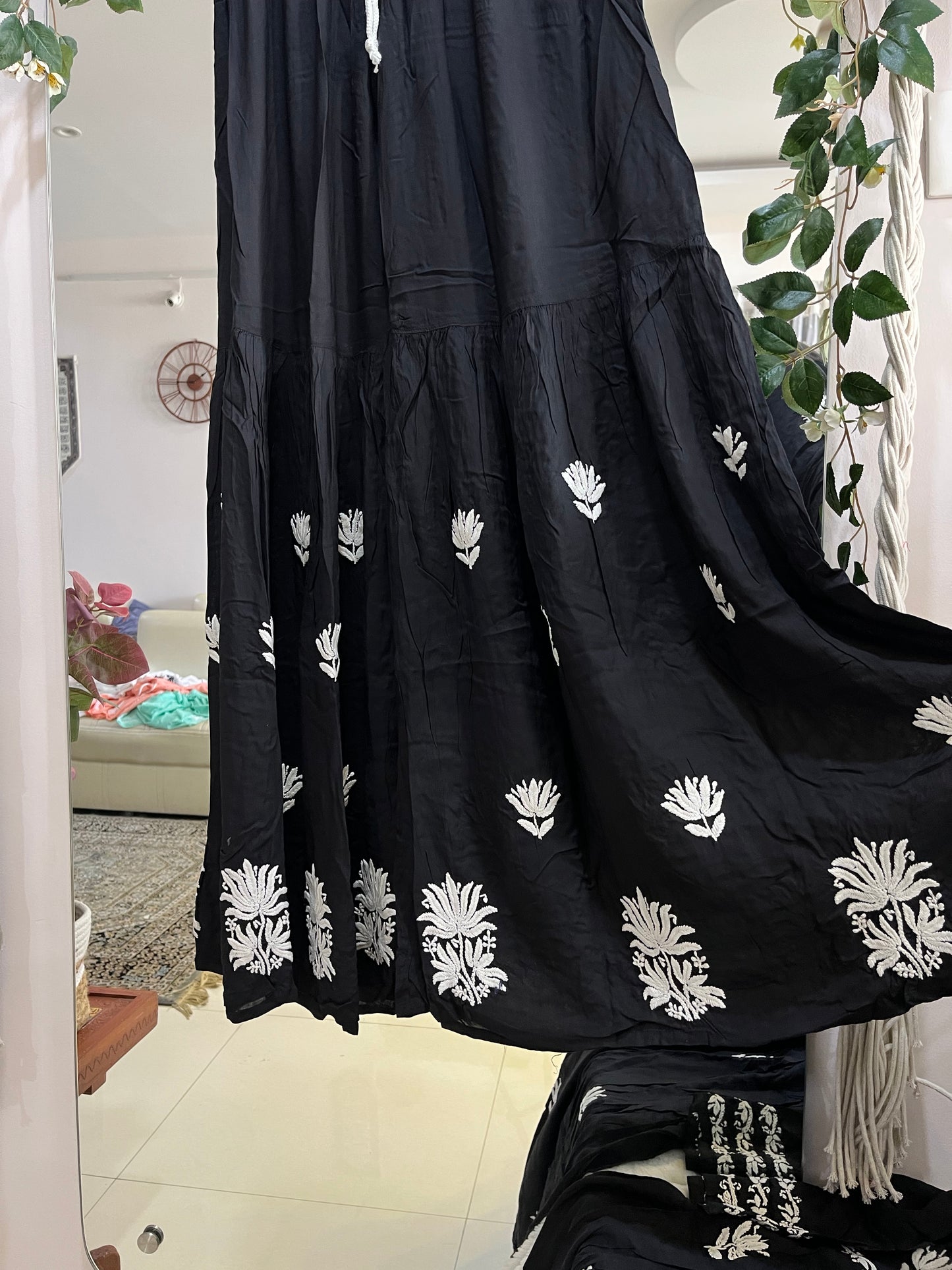 Sara Gharara set