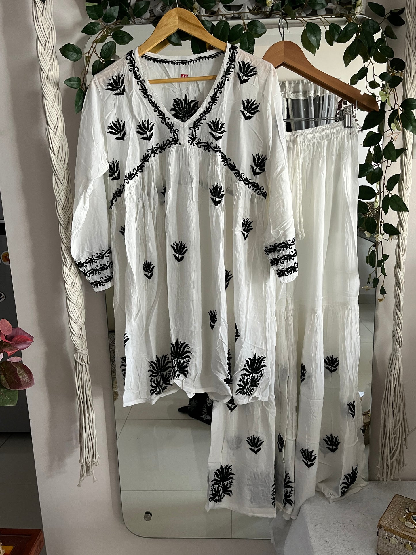 Sara Gharara set white