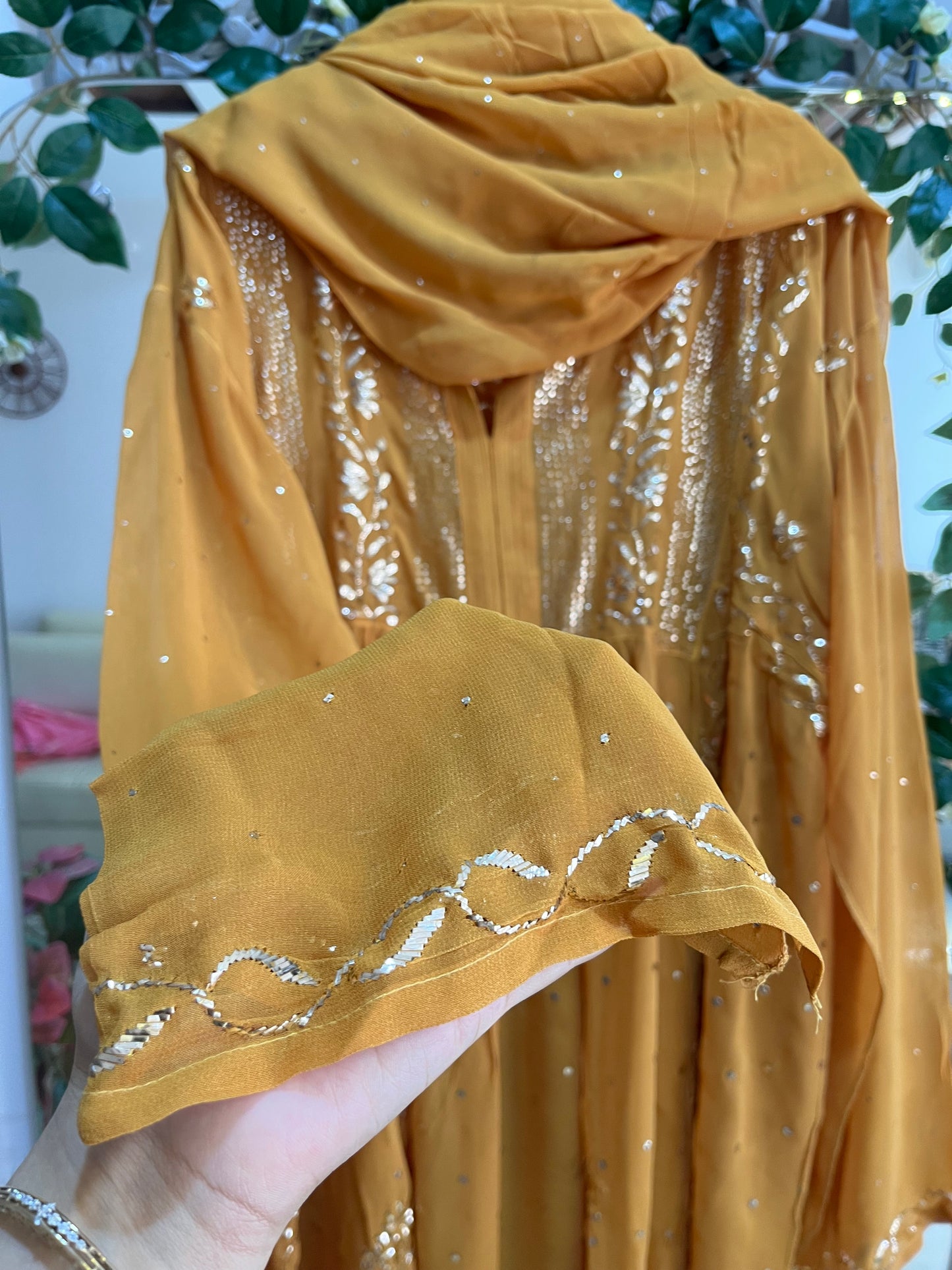 Jannat mukaish suit set