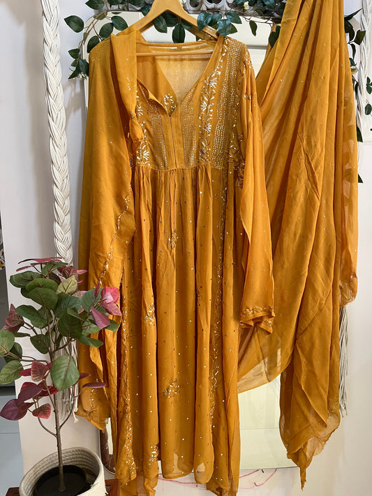 Jannat mukaish suit set