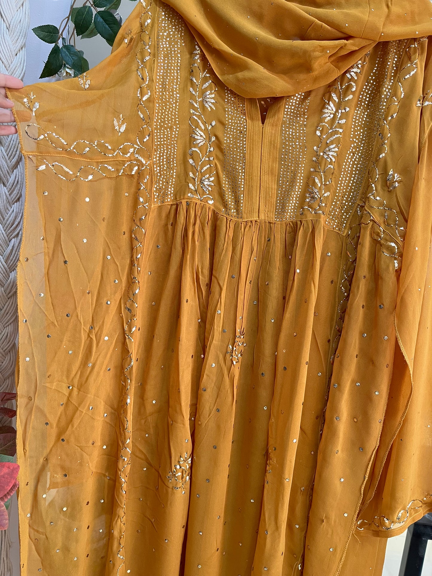 Jannat mukaish suit set