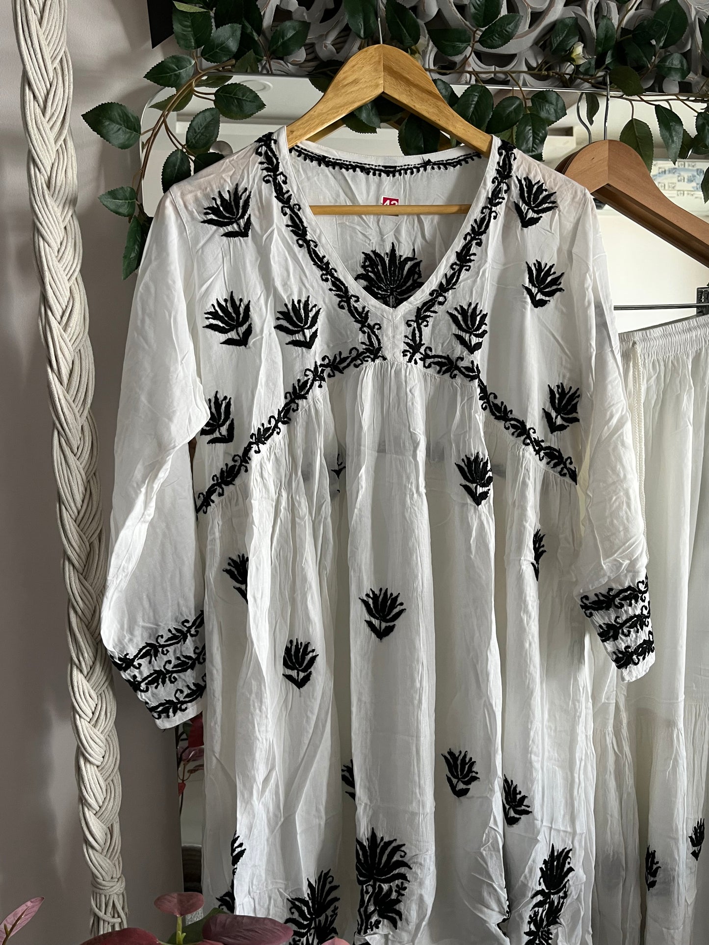 Sara Gharara set white