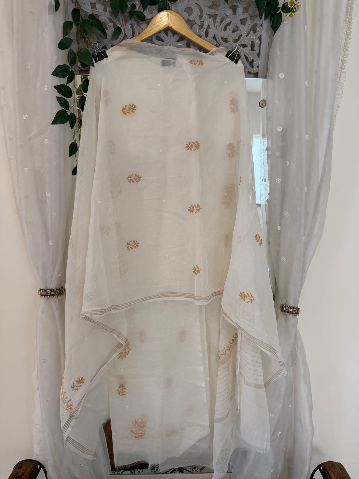 Maaha pure mul chanderi 2 piece suit set (Unstitched)