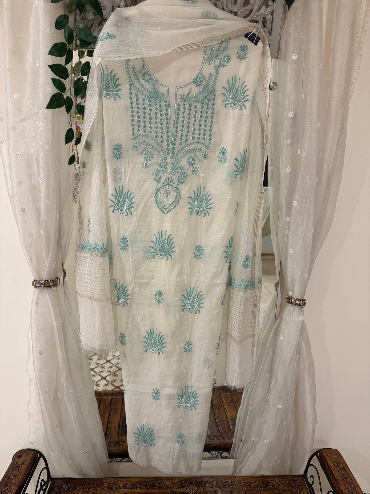 Maaha pure mul chanderi 3 piece suit set (Unstitched)