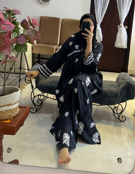 Sara Gharara set