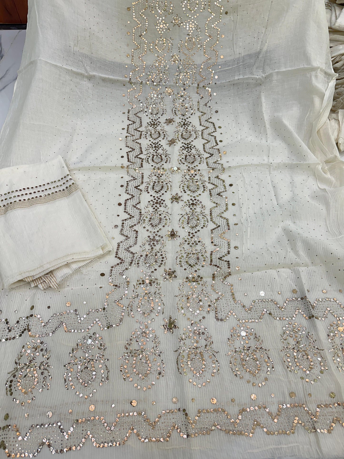 Noor mukaish suit sets