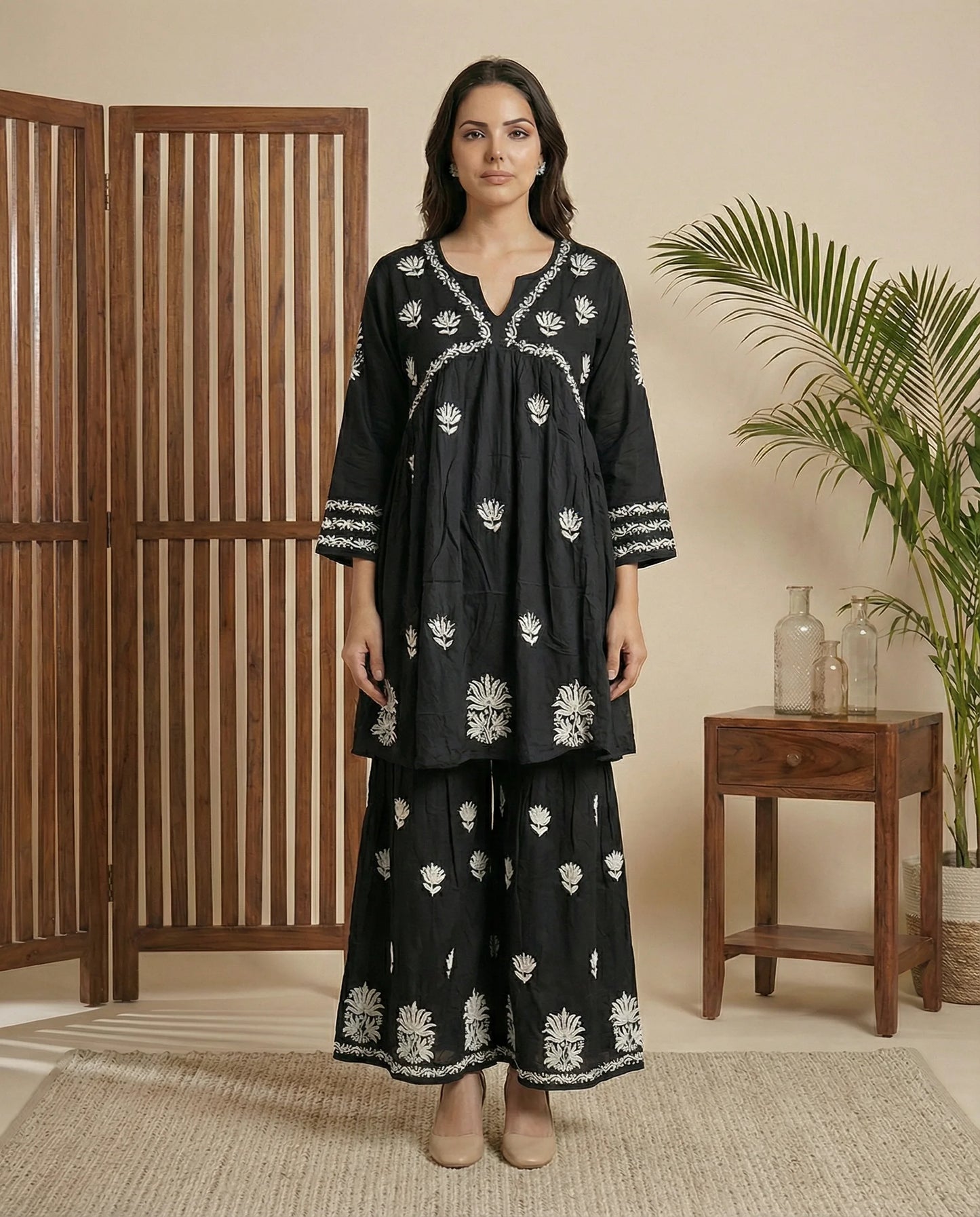 Sara Gharara set